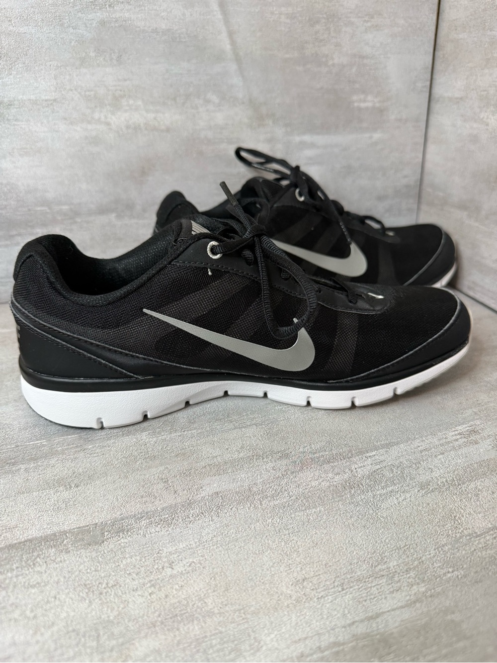 Nike Black and White Men's Athletic Training Shoes
